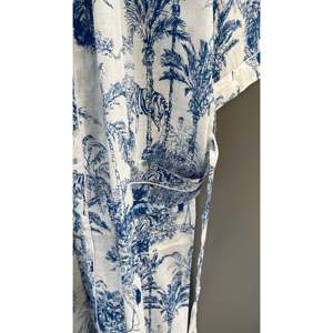 Kimono floral en coton fait main, léger, style bohème, sans col, personnalisable, respirant, idéal pour les loisirs et les voyages. - Product Image 5