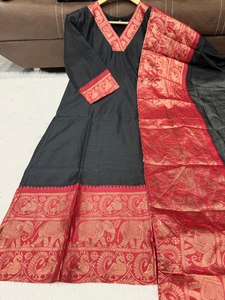Conjunto de Kurti de Seda 100% Banarasi, Estilo Cultural Tradicional del Sur de la India, para Uso Diario, Oficina, Fiestas, Moderno y Elegante, con Dupatta - Product Image 5