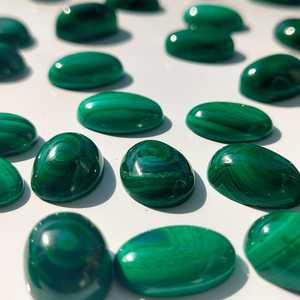 Belle bague cabochon en malachite ovale de haute qualité faite à la main en vrac pierre polie à dos plat naturel bijoux pierre précieuse - Product Image 3