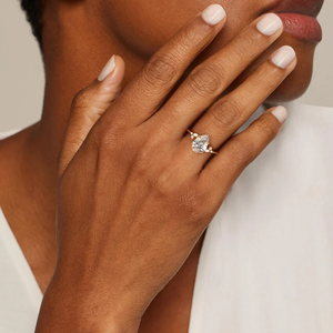 Anillo de compromiso de oro de 10K atemporal, Diamante cultivado en laboratorio certificado IGI, simetría de glamour de lujo para bodas, fiestas, anillos finos - Product Image 3