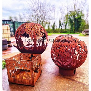 Foyer multifonctionnel en métal pour l'extérieur avec grille de cuisson convertible permettant une transition transparente du chauffage aux grillades - Product Image 1