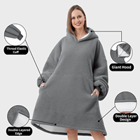 Manta con Capucha Bordada Cálida y Acogedora para Invierno, Venta al por Mayor de Fábrica, Personalizada, de Alta Calidad, Impermeable y Ponible, Talla Grande