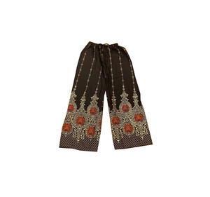 กางเกงขาบานสำหรับผู้หญิงเอวยางยืดพิมพ์ลายดอกไม้พิมพ์ลายทองสวยงาม - Product Image 4