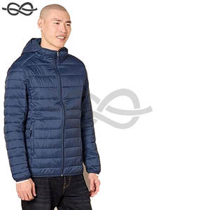 Doudoune à capuche légère et résistante à l'eau pour homme avec col montant pour aventures en plein air, voyage et quotidien - Product Image 3