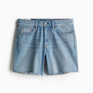 Pantalones Cortos Azules de Mezclilla Ajustados Estilo Y2K, 70% Algodón, 30% Poliéster, Dobladillo Curvo, con Trabillas para Cinturón, para la Temporada de Verano, Hechos en Pakistán - Product Image 1