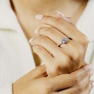 Anillo de compromiso elegante de oro de 14 quilates con diamante cultivado en laboratorio de 1 quilate EF-VS para mujer, certificado, corte brillante redondo, estilo de joyería fina. - Product Image 1