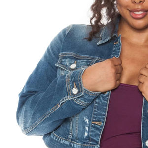 Veste en jean élégante pour femmes en gros fabriquée à partir de tissu de qualité supérieure, offrant un look classique avec une coupe moderne pour une tenue décontractée quotidienne - Product Image 2