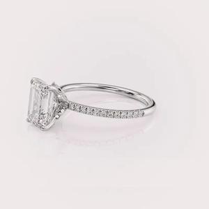 แหวนเงินแท้ 925 ประดับเพชรทรงเหลี่ยมมรกตและเพชรเม็ดกลม - Product Image 3