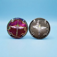 Médaille personnalisée 3D en alliage de zinc plaqué arc-en-ciel avec croix ailée pour récompense d'entreprise, souvenir d'honneur pour pilote d'aviation