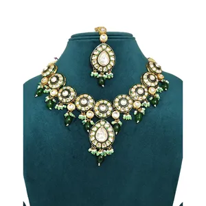 Parure de bijoux ethniques plaquée or 24 carats, collier et boucles d'oreilles goutte d'eau Kundan Polki, perles vertes et accents de perles en alliage, pour mariée - Product Image 3