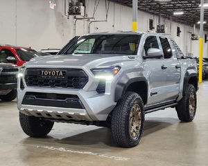Toyota Tacoma 4WD Trailhunter Hybride 2.4 Cyl Automatique Pick-up d'occasion 2024 - Product Image 1