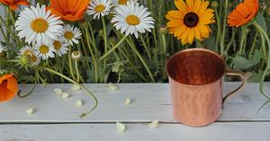 Tasse en cuivre pur de conception attrayante faite à la main avec poignée en laiton pour garder les boissons saines au chaud - Product Image 6