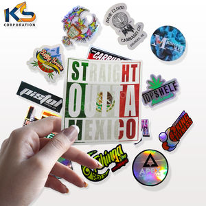 Autocollants circulaires en vinyle durables et écologiques Impression UV personnalisée avec des designs uniques pour la décoration et la promotion de la marque Résistant aux UV - Product Image 4