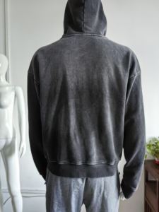 Sweat à capuche oversize en molleton avec broderie de patchs usés, délavage acide, décoloration solaire, séchage rapide, respirant, gris - Product Image 2