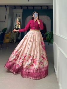 Secuencia de impresión floral de seda Dola del último diseñador Zari Border Lehenga Choli por Fab Zone - Product Image 2