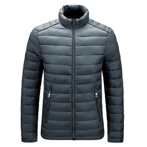 Chaqueta Acolchada Ligera Color Granate para Hombre, Corte Entallado, Abrigo de Invierno con Bolsillos con Cremallera y Cuello Alto - Product Image 3