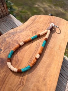 Bracelet porte-clés perlé fait main en Alaska - Product Image 2