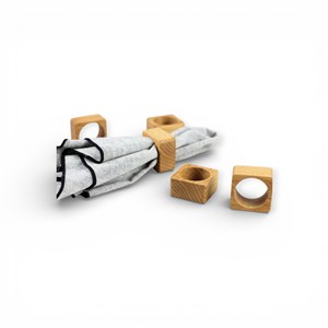 Colección de Anillos para Servilletas Cuadrados de Madera Oscura con Patrón de Grano Refinado para una Decoración de Mesa Sofisticada y Única - Product Image 4