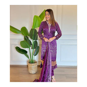 Design moderne Vêtements de fête et de mariage de qualité supérieure en coton viscose avec broderie à codage séquentiel Ensemble Kurti & Dupatta - Product Image 1