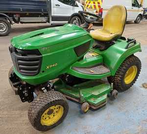 Tracteur de jardin agricole John Deere X950R 25 CV avec tondeuse autoportée pour la coupe de l'herbe et bac de ramassage surélevé, en promotion - Product Image 2