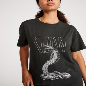 T-shirt d'été en jean personnalisé pour femme avec boutons et lettres imprimées, 100 % coton, vente chaude, OEM/ODM - Product Image 2