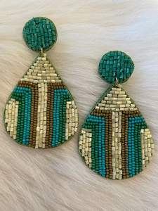 Boucles d'oreilles en perles traditionnelles faites à la main avec broderie - Product Image 3