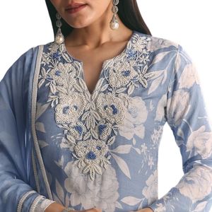 Costume Kurta Sharara en mousseline bleue à imprimé floral avec broderie Moti pour femme, fête de mariage indienne et tenue traditionnelle - Product Image 2