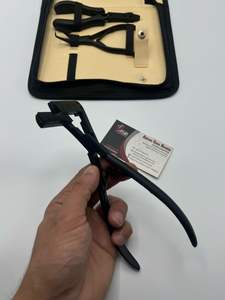 Kit de herramientas Premium Microlink con alicates para extensiones de cabello de acero inoxidable negro mate, Tijera para cortar el cabello, lazo para tirar del cabello personalizado - Product Image 4