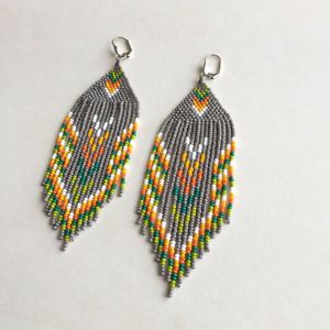 Pendientes de cuentas de semillas de cristal tejidos a mano para boda, joyería de estilo bohemio con borla larga para mujer - Product Image 1