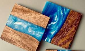 Sous-verres en bois de noyer en résine peints à la main, forme naturelle élégante, écologiques, motif vague océanique pour boissons chaudes/froides, espaces de vie et de bureau - Product Image 2