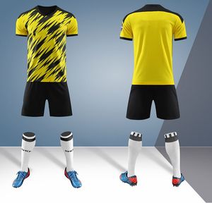 Uniformes de football personnalisables Ensemble de vêtements de sport avec logo de l'équipe et nom du joueur - Product Image 4