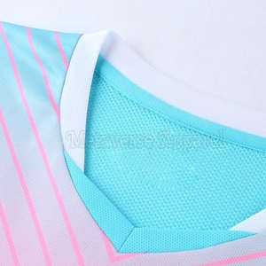 Vêtements de football élégants et durables pour hommes et garçons avec nom et logo pour les équipes - Product Image 6