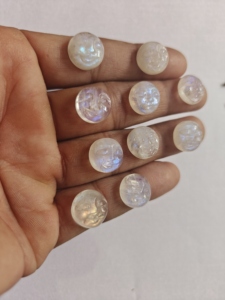 งานแกะสลักด้วยมือจากหินมูนสโตนธรรมชาติสีรุ้ง ขนาด 10 มม. รูปทรงพระจันทร์เต็มดวง เหมาะสำหรับทำของขวัญ คอลเลคชั่นฤดูร้อน ลดราคาพิเศษเฉพาะช่วงเวลาจำกัด - Product Image 3