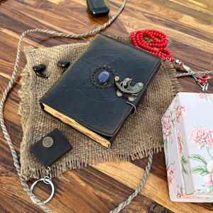 Diario de cuero de pentagrama negro hecho a mano Vintage para hombres y mujeres hilo en espiral costura encuadernación papel en blanco con cierre de Metal - Product Image 2