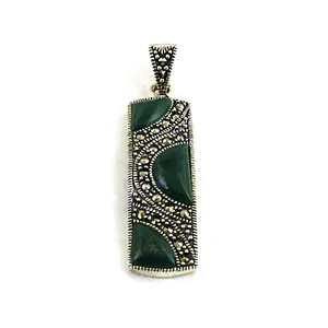 Pendentif en argent 925 avec pierre précieuse verte pour femmes, fait à la main, à porter tous les jours, bijoux religieux avec placage rhodium, motif de charme - Product Image 3