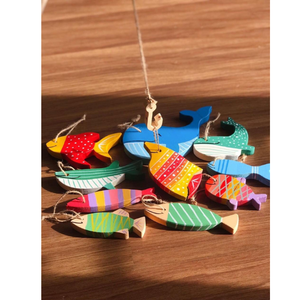 Adorno de pescado tallado en madera hecho a mano utilizado para la decoración inspirada en el océano en cafés restaurantes casas o temas interiores costeros - Product Image 2