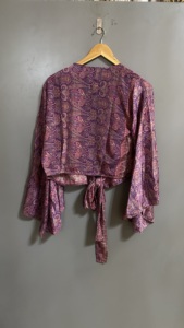 Recién llegado, Top corto de seda pura para mujer, ropa de verano informal con escote en V profundo, manga larga de campana y vestido estampado con lazo - Product Image 4