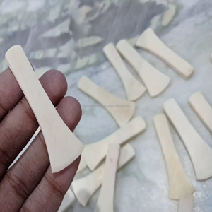 Pendentif sculpté en corne de buffle éco-responsable fait main, personnalisable, bijou unique et tendance pour femmes, vente en gros - Product Image 3