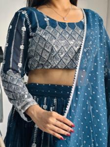 Ropa de fiesta de trabajo con bordado de diseño moderno de alta demanda Lehenga Choli para mujeres ropa india y pakistaní disponible a precio - Product Image 6