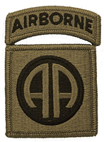 Écussons brodés 3D en relief personnalisés OEM, badges uniformes brodés à la machine à coudre avec couleur personnalisée et strass sur toile