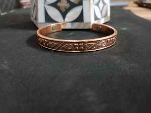 Brazalete de latón dorado natural hecho a mano, accesorio moderno religioso antiguo lujoso de cobre de estilo tradicional - Product Image 6