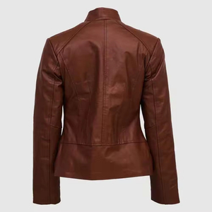 Veste en cuir véritable pour femmes construite avec une coupe propre et un toucher de qualité offrant un style universel pour chaque type de veste - Product Image 5