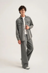 Vêtements d'extérieur décontractés pour hommes OEM Manteau boutonné en denim surdimensionné avec rembourrage en coton et imperméable pour l'hiver - Product Image 4