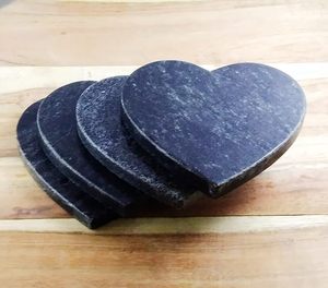Juego de 4 posavasos de té de piedra negra en forma de corazón de la mejor venta con forma personalizada a precio al por mayor - Product Image 6