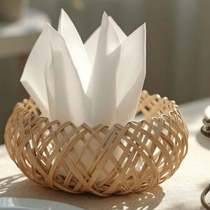 Soporte de caja de pañuelos de ratán artesanal que muestra técnicas expertas de tejido a mano para accesorios únicos de decoración del hogar - Product Image 1