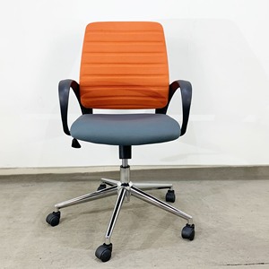 HOM1018-01 Chaise de bureau ergonomique avec base pivotante, accoudoirs intégrés, hauteur réglable, design minimaliste pour atelier et chambre, en tissu - Product Image 2