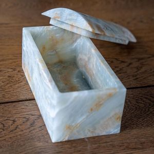 Boîte de rangement en marbre blanc faite à la main au design tendance pour ranger les bijoux fins, les bagues, les pendentifs, les bracelets de manière sûre - Product Image 5