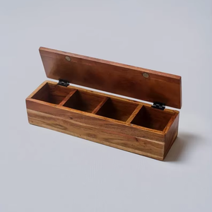 Boîte à épices en bois vintage avec finition lisse offrant une solution de rangement élégante pour divers ingrédients culinaires en toute sécurité - Product Image 1