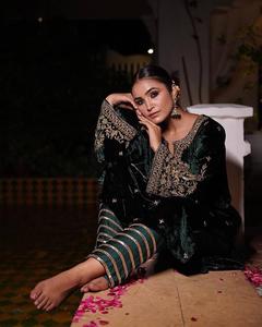 Nuevo traje de 3 piezas Lunching Hit Designer Collection Hermoso pantalón largo Kurti Palazzo de corte Naira con Dupatta a precio mayorista - Product Image 4