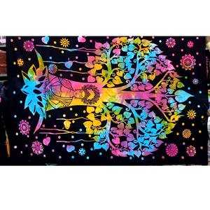 Tapisseries murales et draps de lit multi-tie-dye motif Arbre de Bouddha au design moderne, très populaires pour la décoration intérieure. - Product Image 1